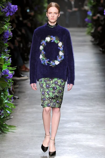 Look 12